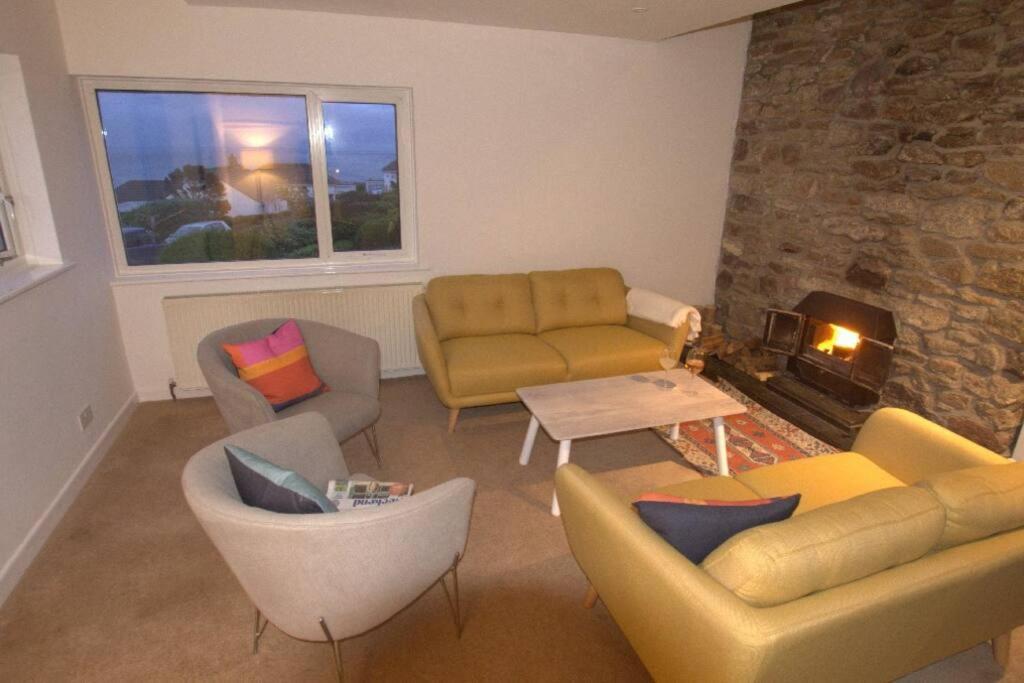 Family House - Breath Taking Views Over Mounts Bay Holiday home